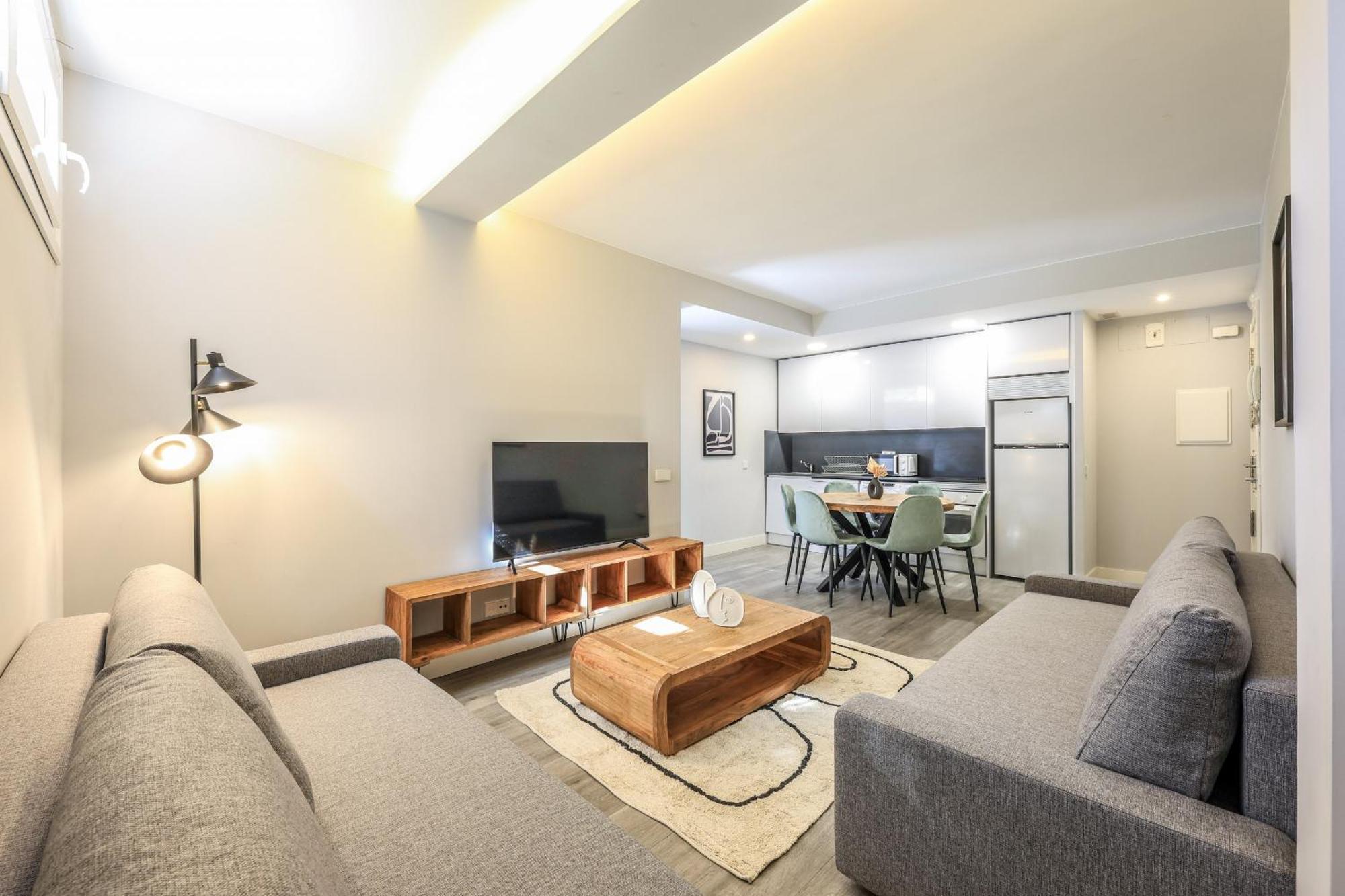 Apartamentos Reformados Act Alquiler Temporal マドリード エクステリア 写真